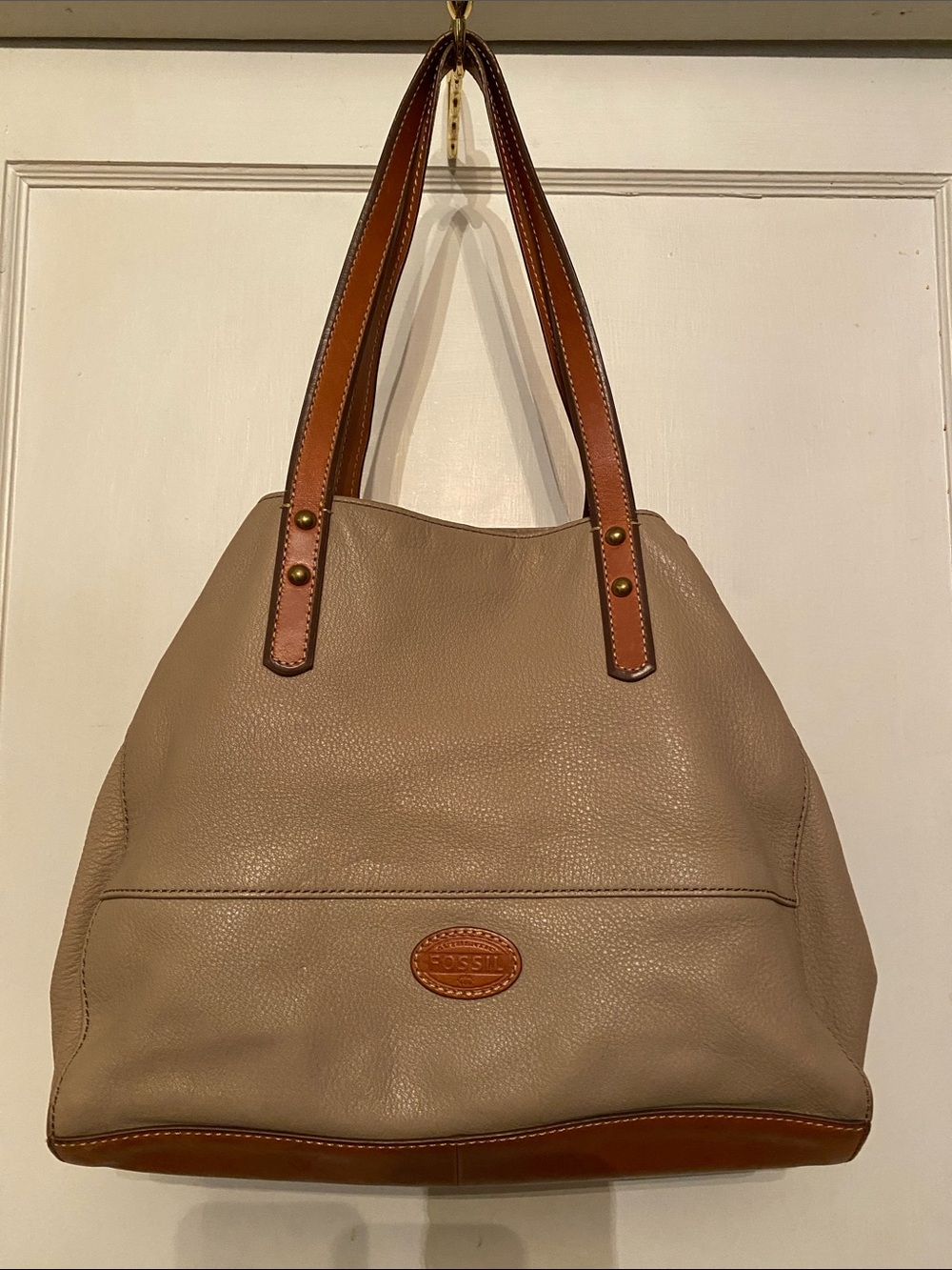 ! Fossil Leather tote 16(13)x10x5”